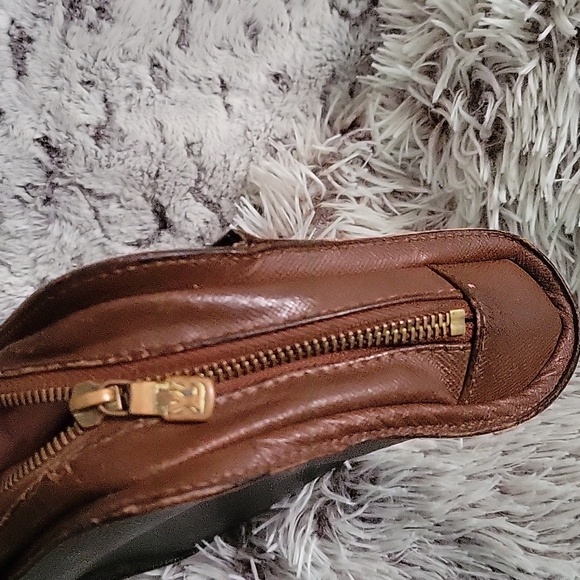 Authentic Louis Vuitton toilette bag - Picture 5 of 10